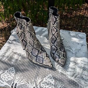 Circus by Sam Edelman Cal Bootie 👢